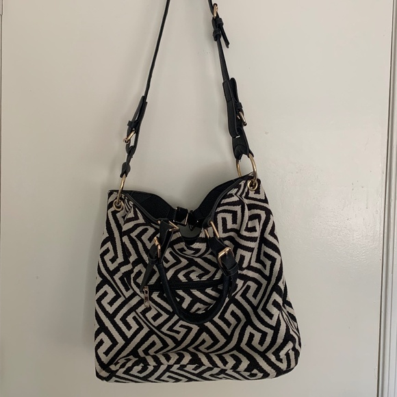 Black & Cream Geometric Canvas Shoulder Bag w/ Gold Hardware - Picture 13 of 13